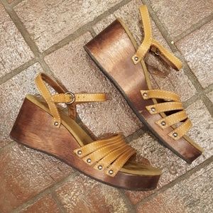 American Eagle Outfitters wooden platform sandals